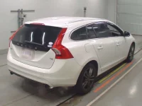 Volvo V60 лот № 38072 оценка 4  с аукциона в Японии 1