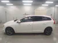 Volvo V60 лот № 38072 оценка 4  с аукциона в Японии 3