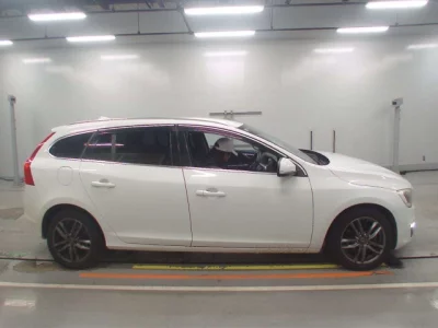 Volvo V60  с аукциона в Японии