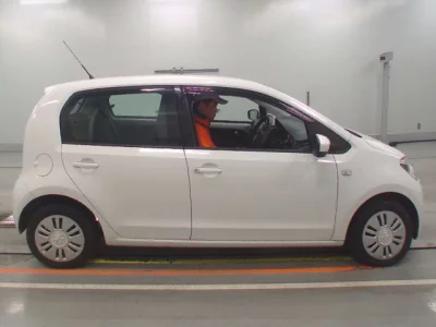 Volkswagen UP  с аукциона в Японии