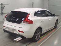 Volvo V40 лот № 38154 оценка 4  с аукциона в Японии 1