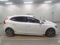 Volvo V40 лот № 38154 оценка 4  с аукциона в Японии 2