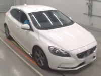 Volvo V40 лот № 38154 оценка 4  с аукциона в Японии 4