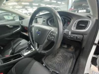 Volvo V40 лот № 38154 оценка 4  с аукциона в Японии 6