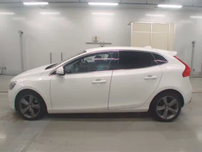 Volvo V40  с аукциона в Японии