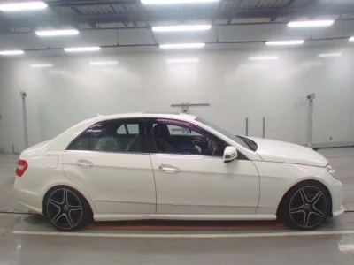 Mercedes-Benz E CLASS  с аукциона в Японии