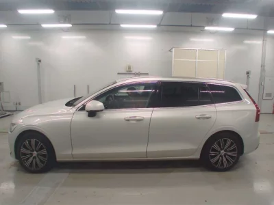 Volvo V60  с аукциона в Японии