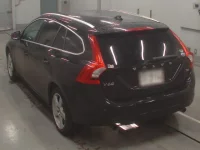 Volvo V60 лот № 38015 оценка 4  с аукциона в Японии 5