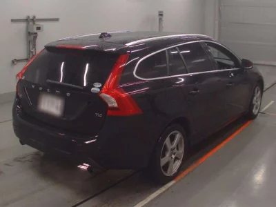 Volvo V60  с аукциона в Японии