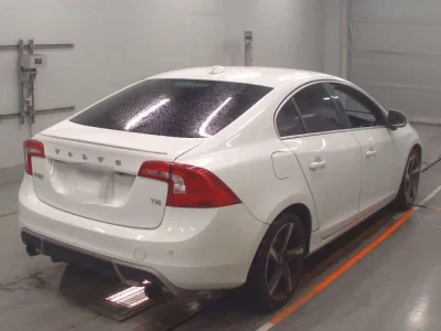 Volvo S60  с аукциона в Японии