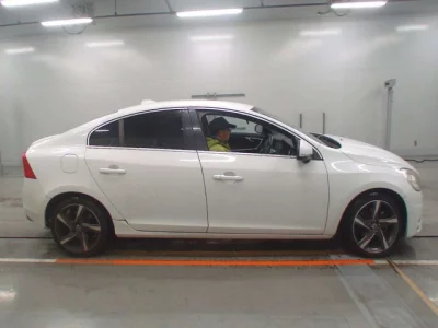 Volvo S60  с аукциона в Японии