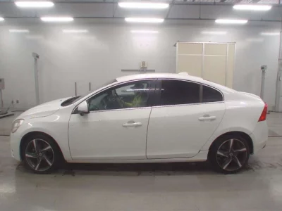 Volvo S60  с аукциона в Японии