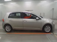 Volkswagen Golf лот № 38013 оценка 3  с аукциона в Японии 2