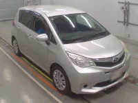 Subaru TREZIA лот № 10043 оценка 4  с аукциона в Японии 4