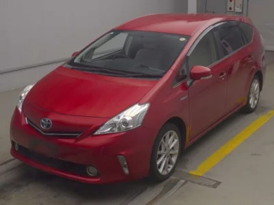 Toyota PRIUS ALPHA  с аукциона в Японии