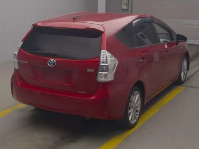 Toyota PRIUS ALPHA  с аукциона в Японии