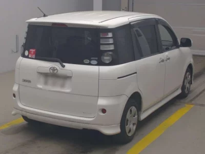 Toyota SIENTA  с аукциона в Японии