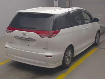 Toyota ESTIMA  с аукциона в Японии