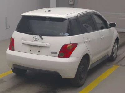 Toyota IST  с аукциона в Японии