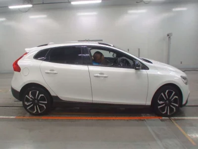 Volvo V40  с аукциона в Японии