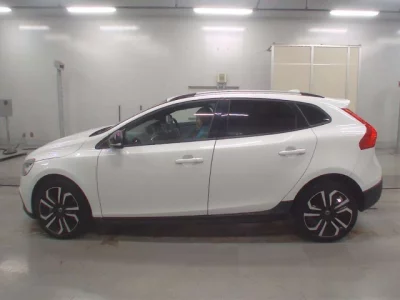 Volvo V40  с аукциона в Японии