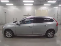Volvo V60 лот № 38215 оценка 4  с аукциона в Японии 3