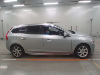 Volvo V60  с аукциона в Японии