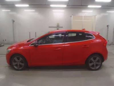 Volvo V40  с аукциона в Японии