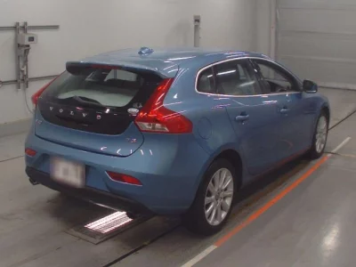 Volvo V40  с аукциона в Японии