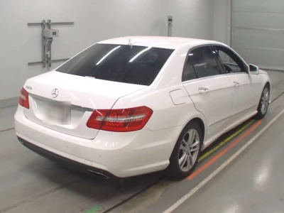 Mercedes-Benz E CLASS  с аукциона в Японии