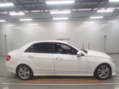 Mercedes-Benz E CLASS  с аукциона в Японии