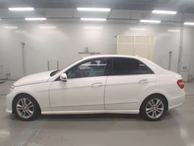 Mercedes-Benz E CLASS  с аукциона в Японии
