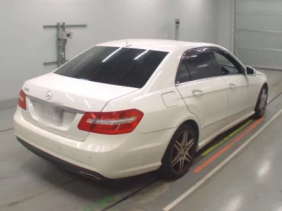 Mercedes-Benz E CLASS  с аукциона в Японии