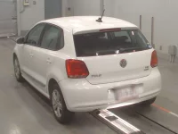 Volkswagen Polo лот № 38327 оценка 3.5  с аукциона в Японии 5