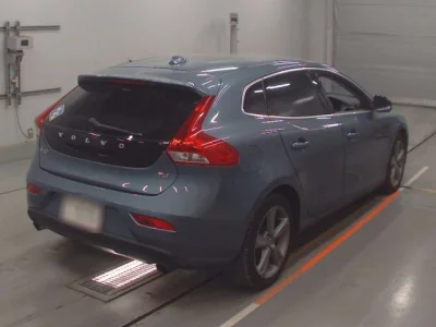 Volvo V40  с аукциона в Японии