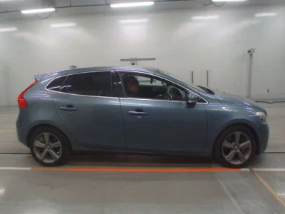 Volvo V40  с аукциона в Японии