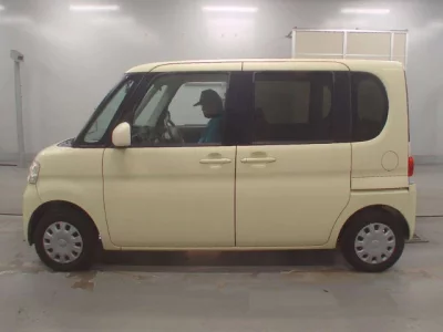 Daihatsu TANTO  с аукциона в Японии