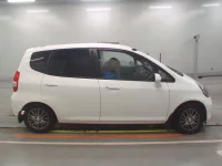 Honda FIT лот № 10054 оценка 3.5  с аукциона в Японии 2