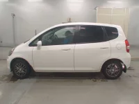 Honda FIT лот № 10054 оценка 3.5  с аукциона в Японии 3