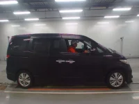 Honda ELYSION лот № 10134 оценка 3  с аукциона в Японии 2