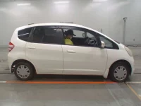 Honda FIT лот № 30041 оценка RA  с аукциона в Японии 2