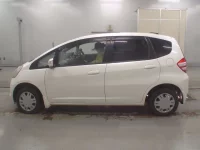 Honda FIT лот № 30041 оценка RA  с аукциона в Японии 3