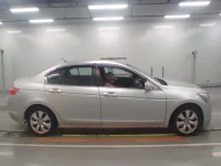 Honda INSPIRE лот № 10063 оценка 3.5  с аукциона в Японии 2