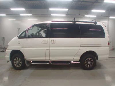 Mitsubishi DELICA  с аукциона в Японии