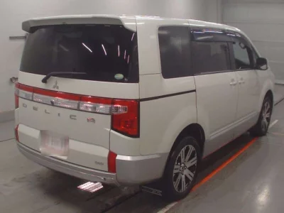 Mitsubishi Delica D:5