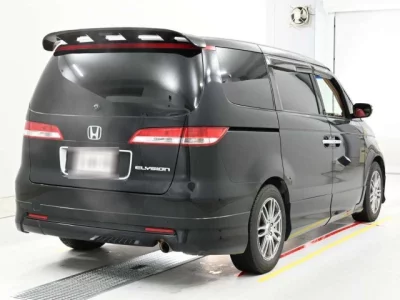 Honda ELYSION  с аукциона в Японии