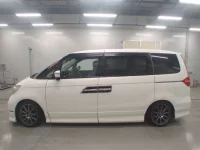 Honda ELYSION лот № 40157 оценка 4  с аукциона в Японии 3