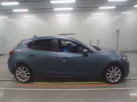 Mazda AXELA лот № 30544 оценка 4  с аукциона в Японии 2