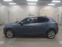 Mazda AXELA лот № 30544 оценка 4  с аукциона в Японии 3