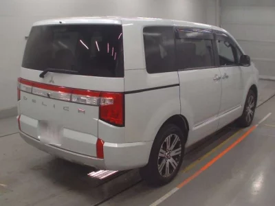 Mitsubishi Delica D:5